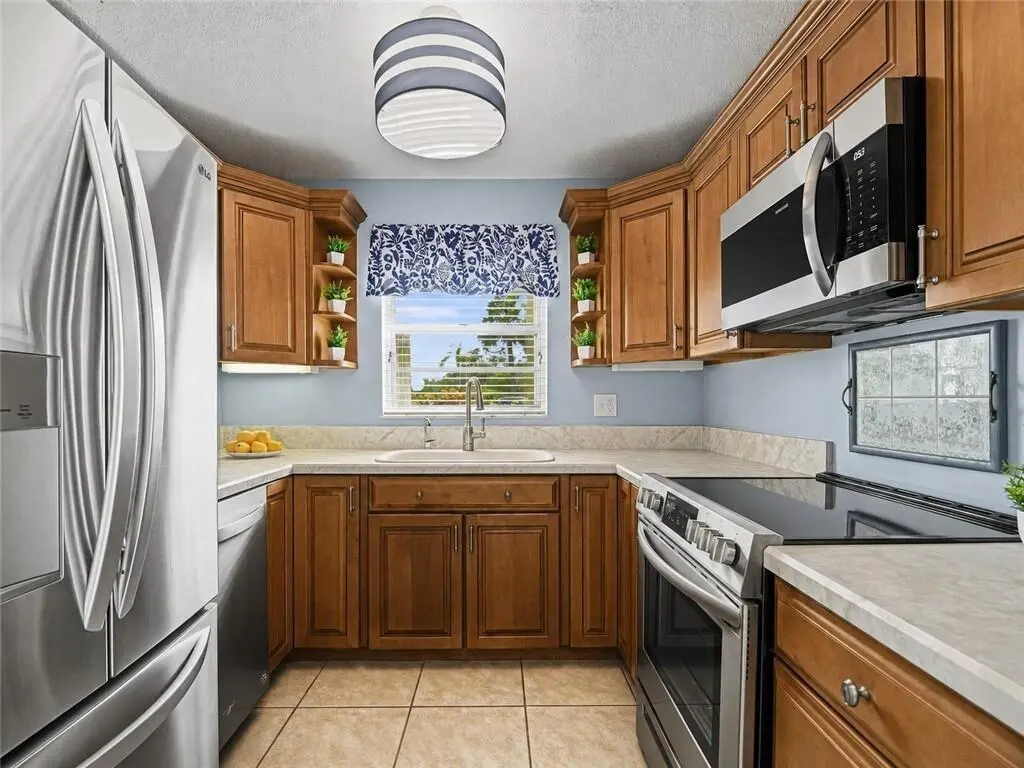 5a at 73 Royal Oak Court 101, Vero Beach