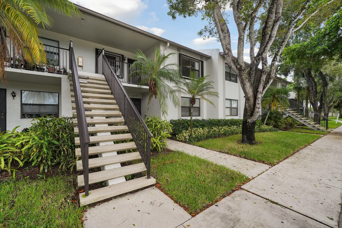 Entrance at 1284 S Military Trail 224, Deerfield Beach