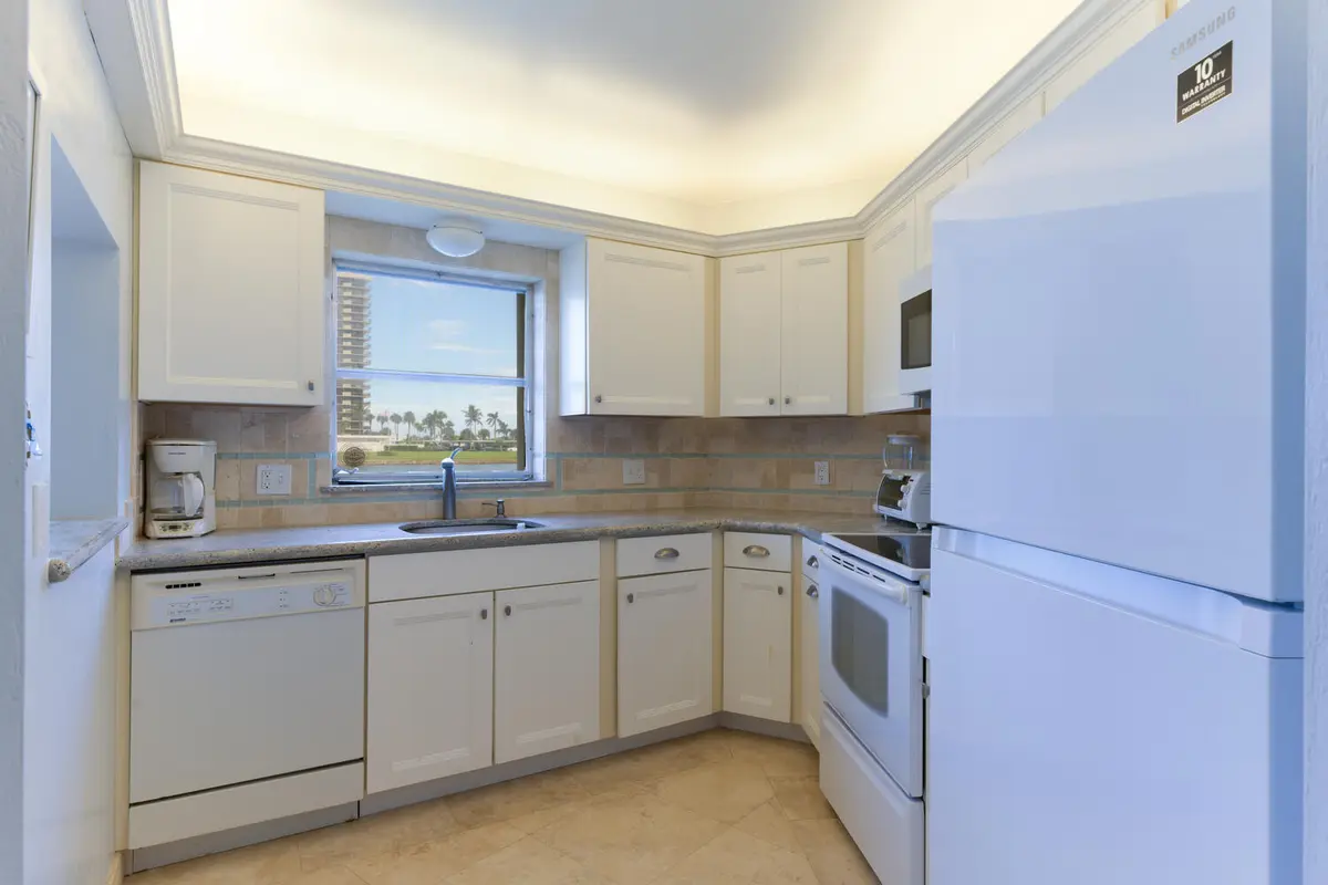 KITCHEN at 28 Yacht Club Drive 109, North Palm Beach
