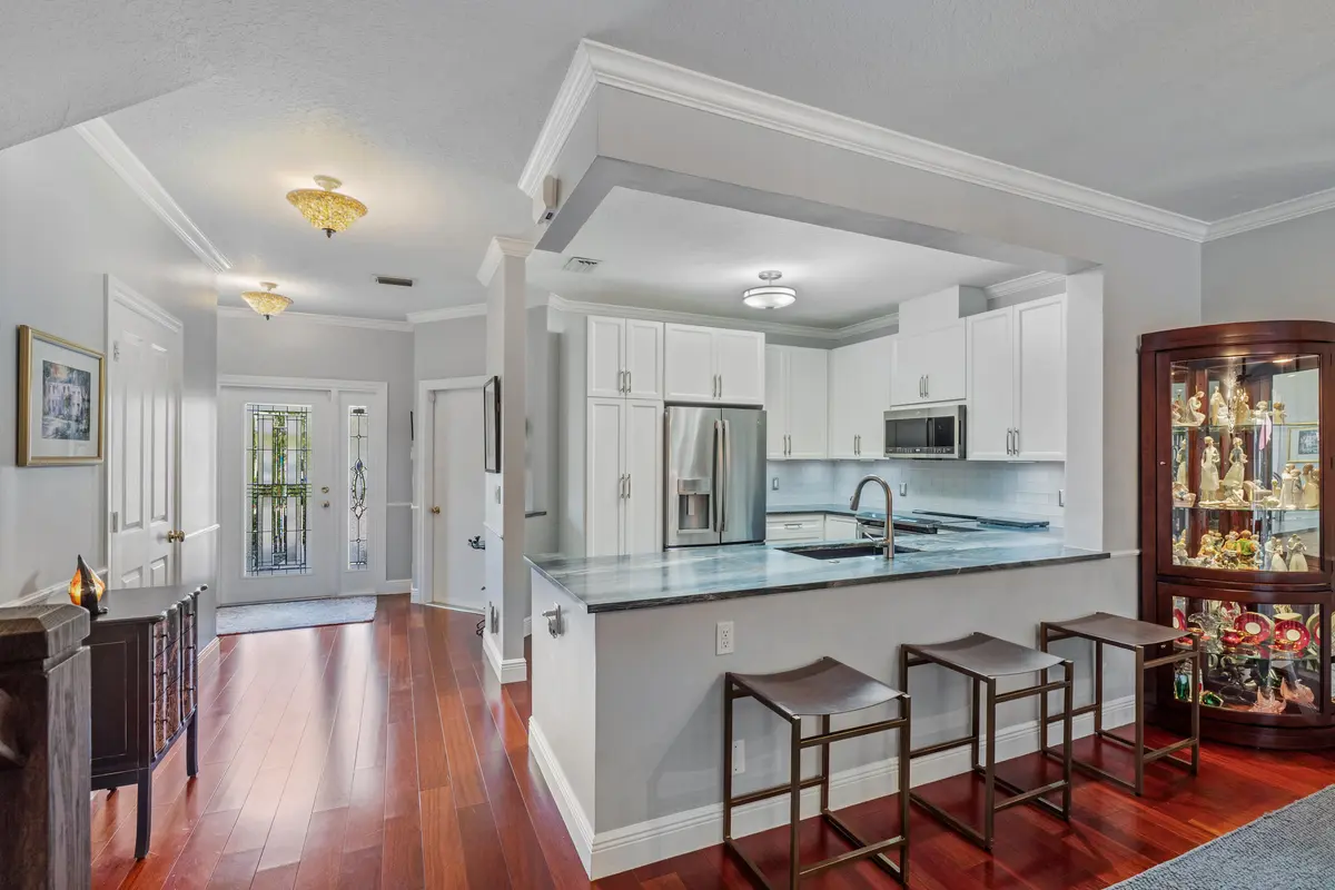 07-517 SW 7th Ave Ft. Lauderdale, FL-102 at 517 SW 7th Avenue 7, Fort Lauderdale