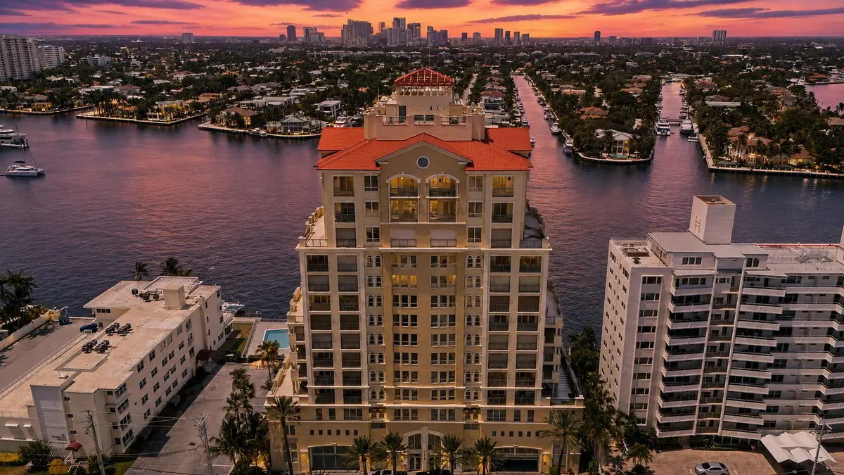 Building sunset at 209 N Birch Road 1002, Fort Lauderdale