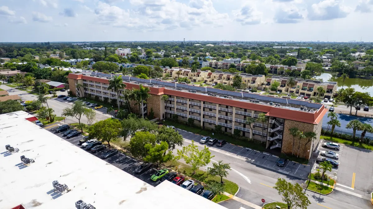 1700 NW 58th Terrace 2B, Sunrise, FL – multifamily property photo 2