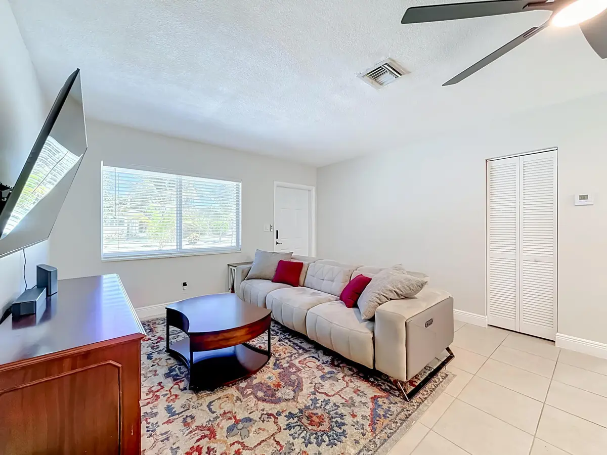 06_beyc6a9564ccba9a4 at 3801 NE 4th Avenue, Pompano Beach