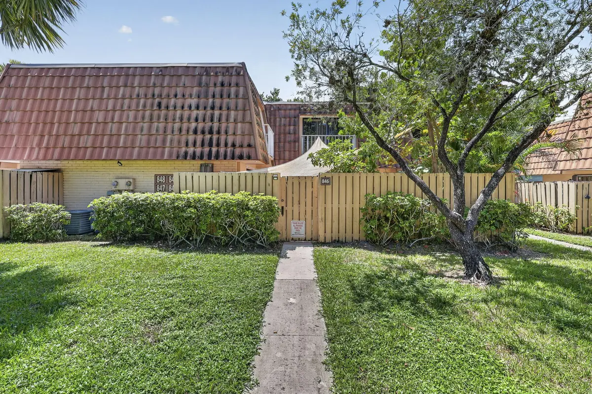 Outside at 846 BLUE RIDGE Circle, West Palm Beach