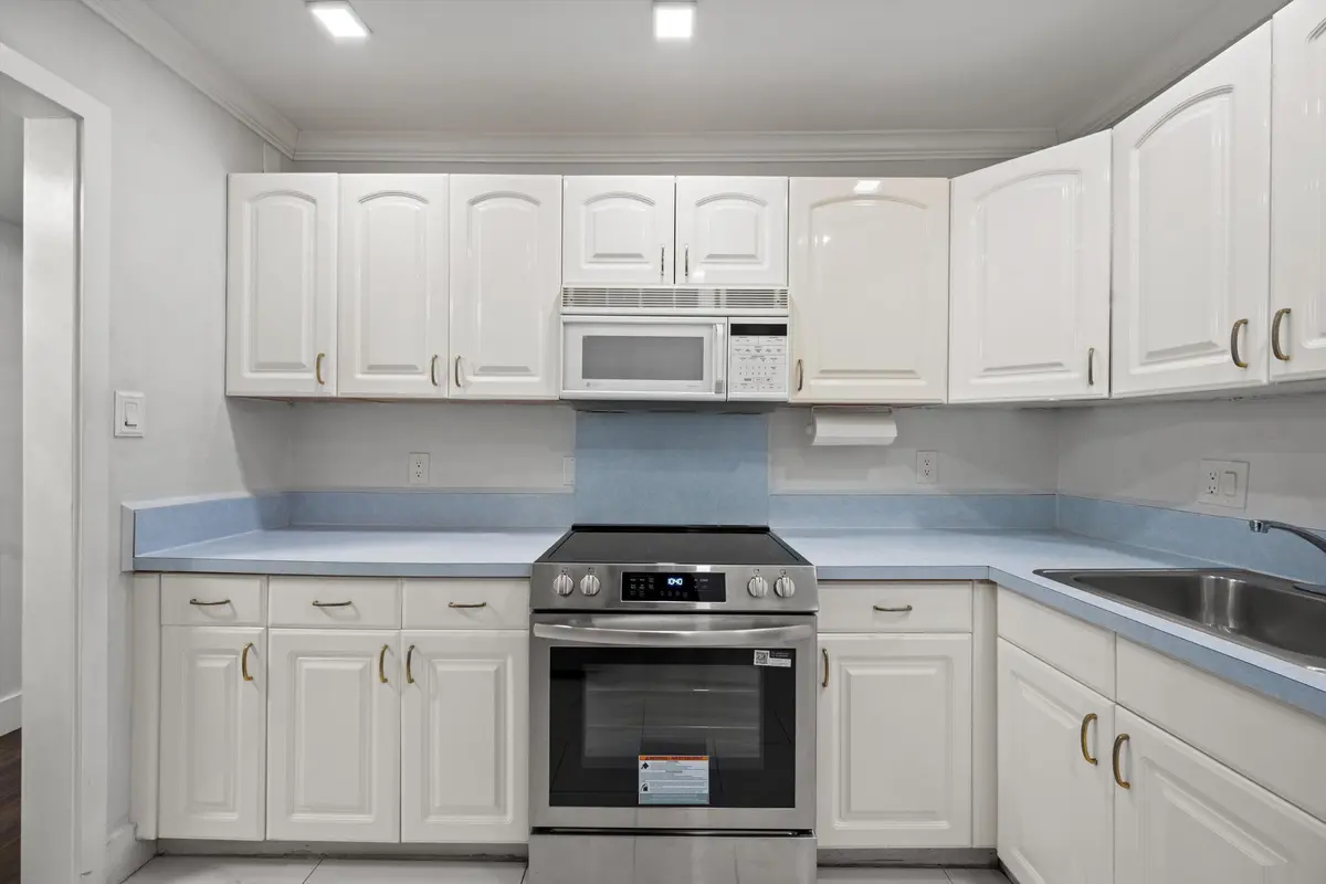 Kitchen at 22615 SW 66th Avenue 208, Boca Raton