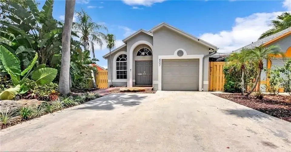 Photo 1 at 607 SW 15TH Street, Fort Lauderdale