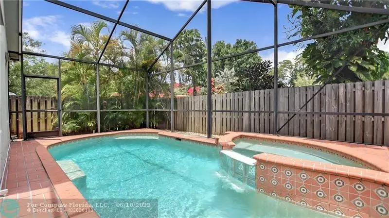 Photo 4 at 607 SW 15TH Street, Fort Lauderdale