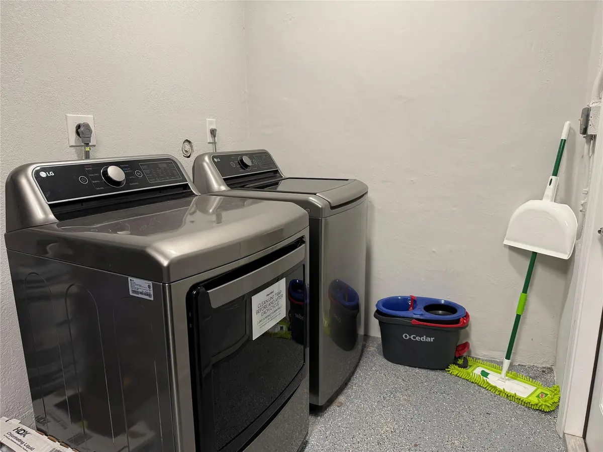 Photo 7 at 607 SW 15TH Street, Fort Lauderdale