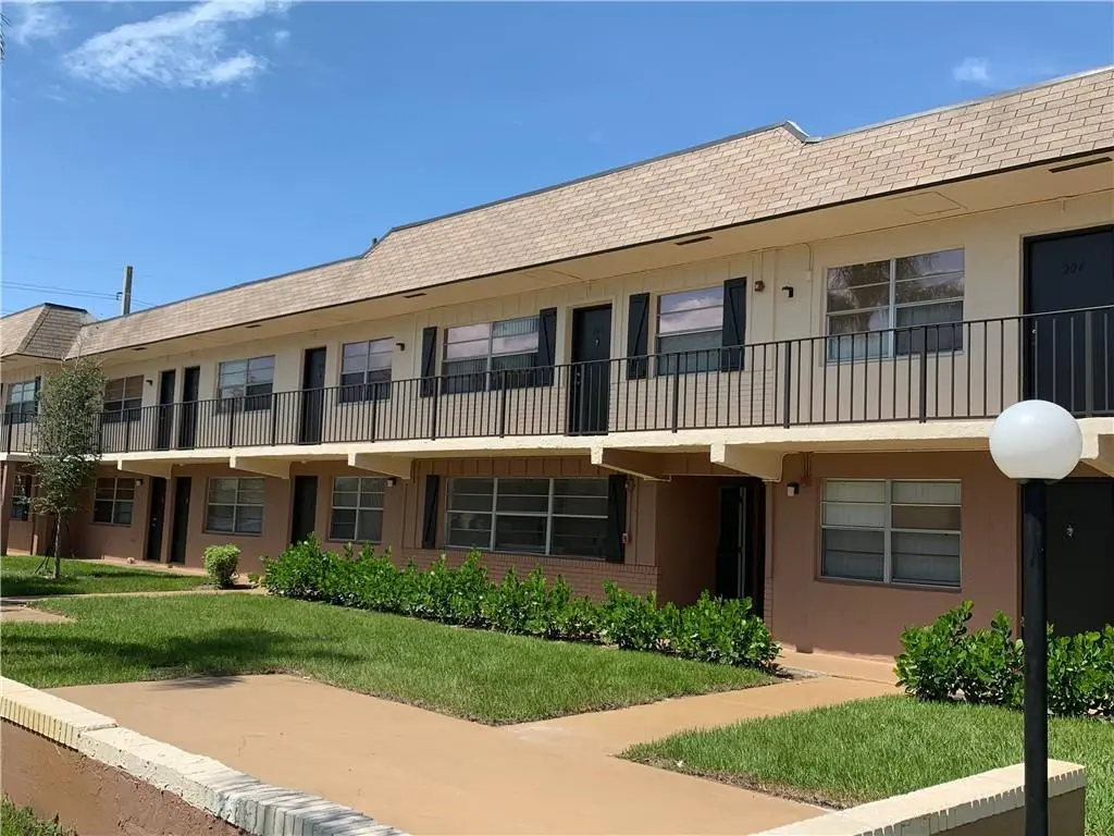 Photo 5 at 401 NW 34 Street 93-220, Pompano Beach