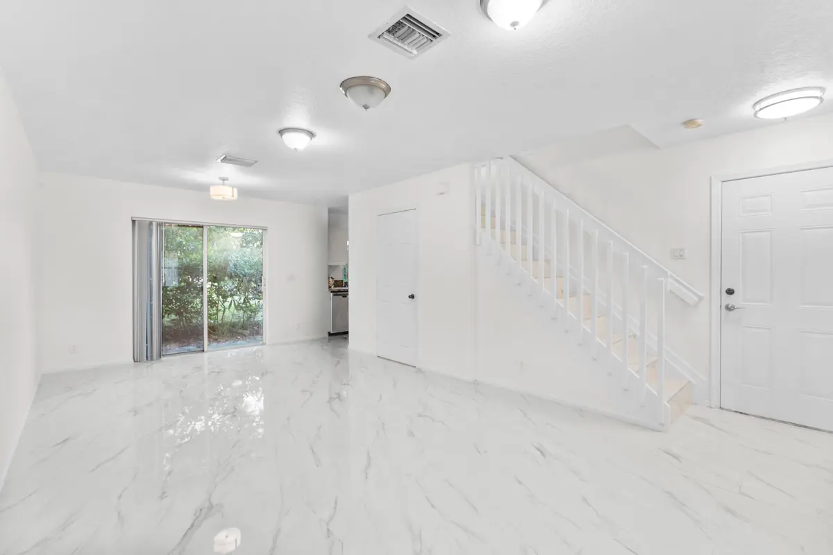 190 SE 2nd Street, Deerfield Beach, FL – photo 8
