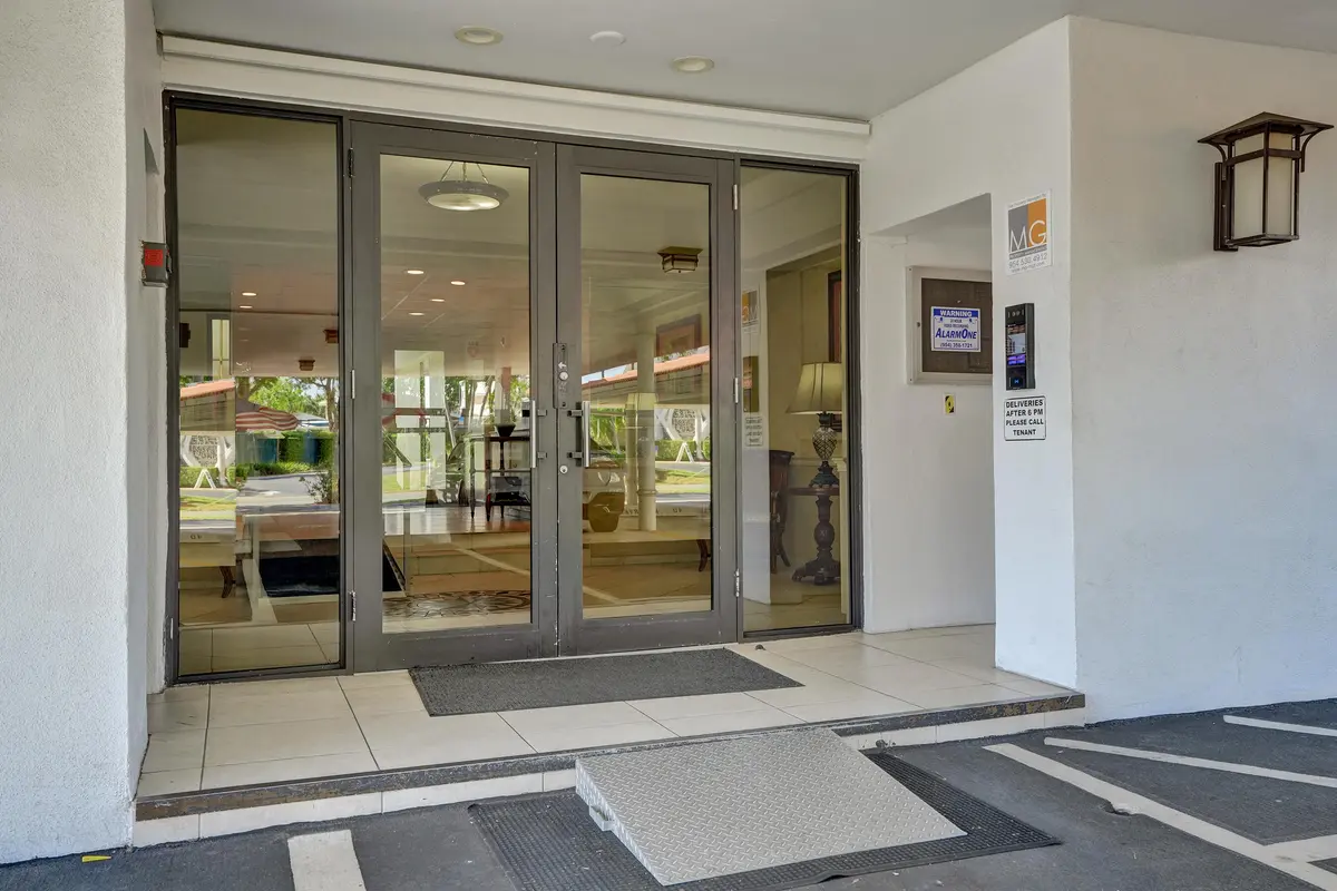 DSC00993 at 2500 NE 48TH Lane 606, Fort Lauderdale