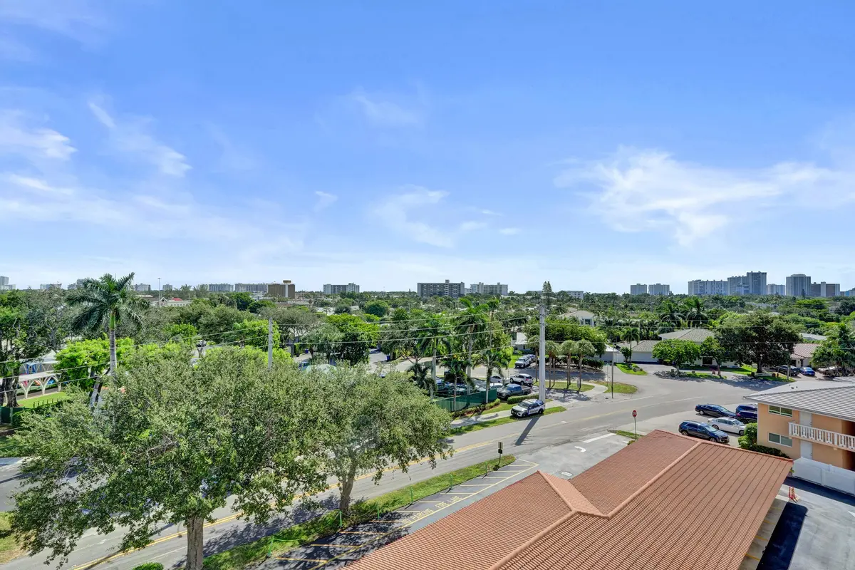 DSC00969 at 2500 NE 48TH Lane 606, Fort Lauderdale