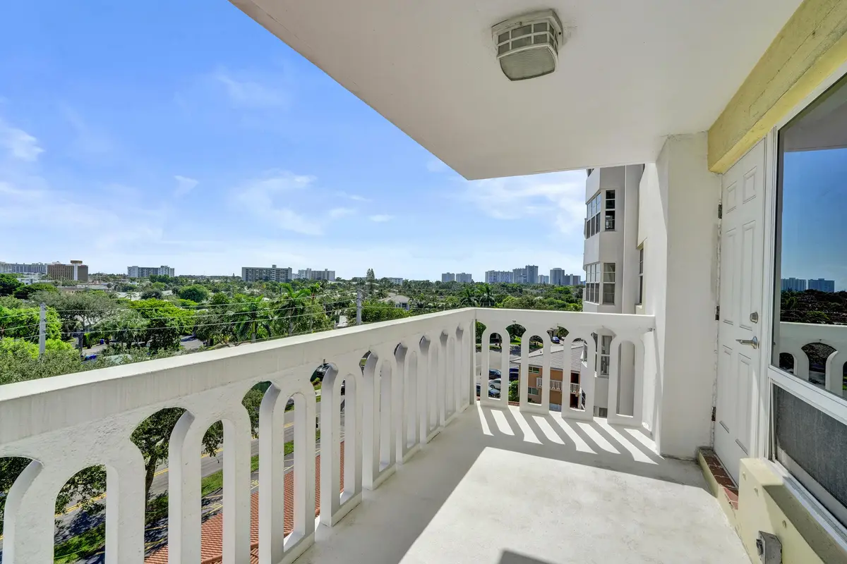 DSC00963 at 2500 NE 48TH Lane 606, Fort Lauderdale