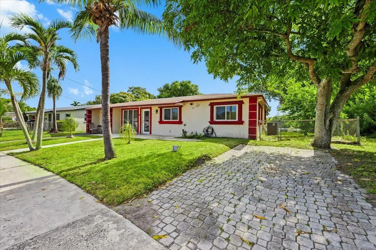 01-424A3982 at 508 NE 2ND Terrace, Deerfield Beach
