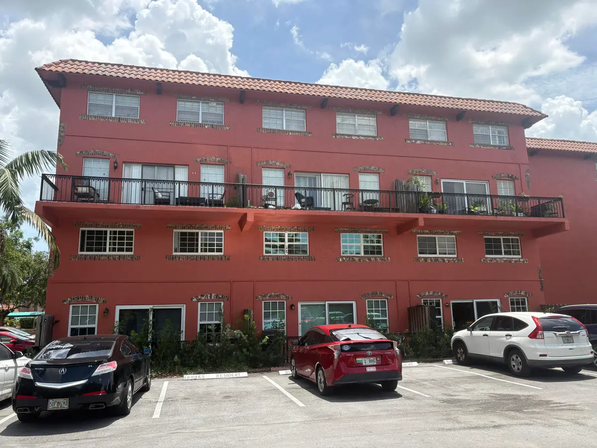 IMG_2074 at 680 TENNIS CLUB Drive 303, Fort Lauderdale