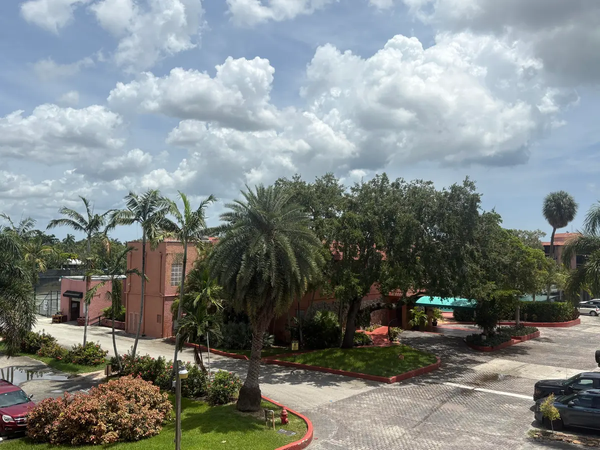 IMG_2076 at 680 TENNIS CLUB Drive 303, Fort Lauderdale