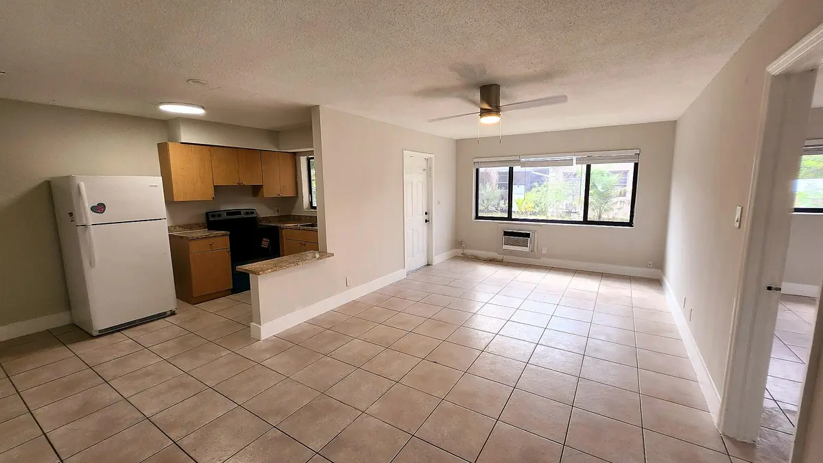 02_living_kitchen_wide at 435 NW 41ST Street 4, Oakland Park