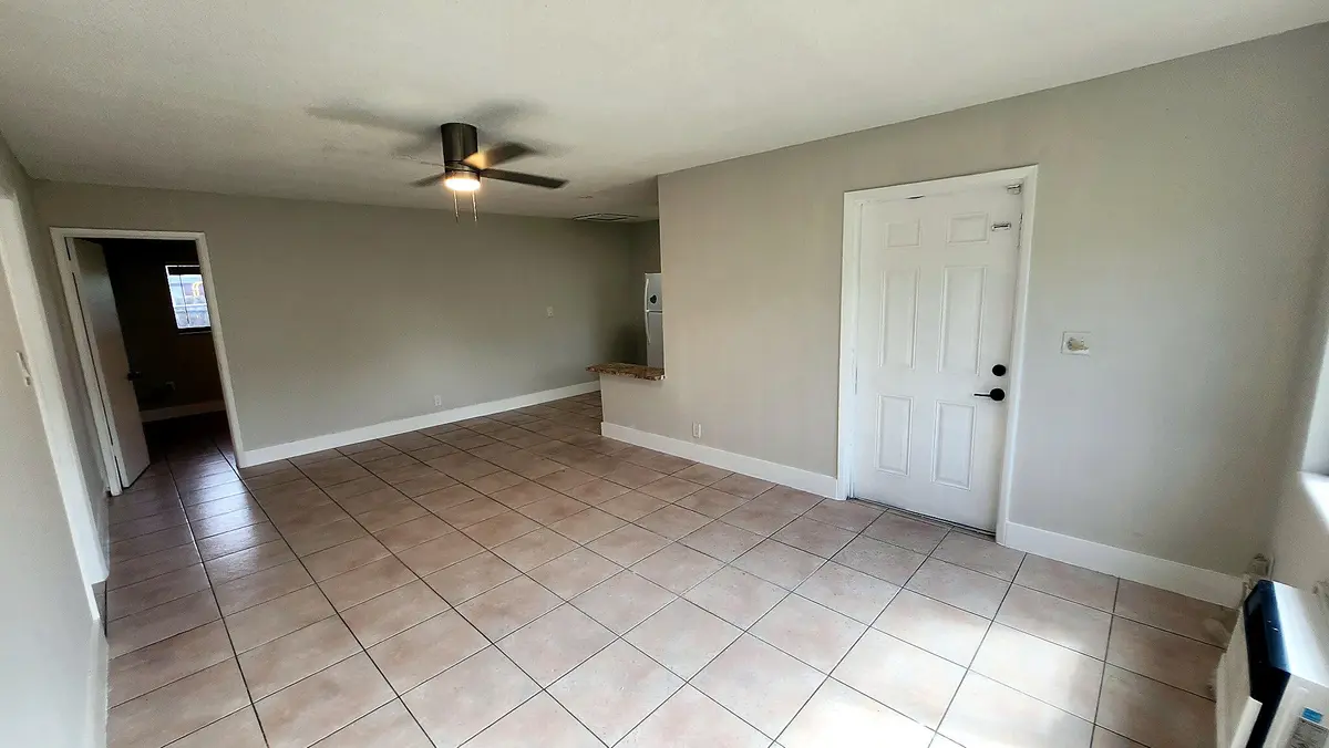 03_living_room at 435 NW 41ST Street 4, Oakland Park
