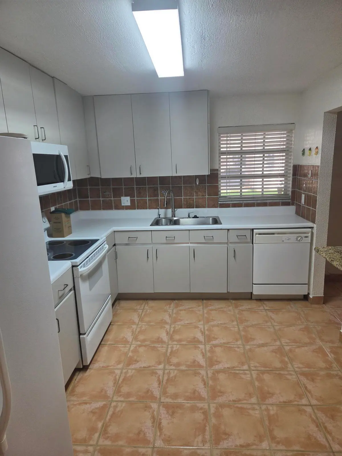 Kitchen at 3062 Riverside Drive 4f, Coral Springs