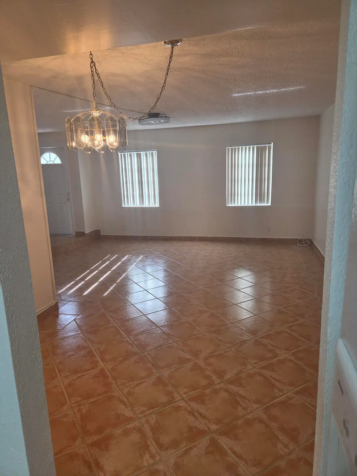 dining at 3062 Riverside Drive 4f, Coral Springs