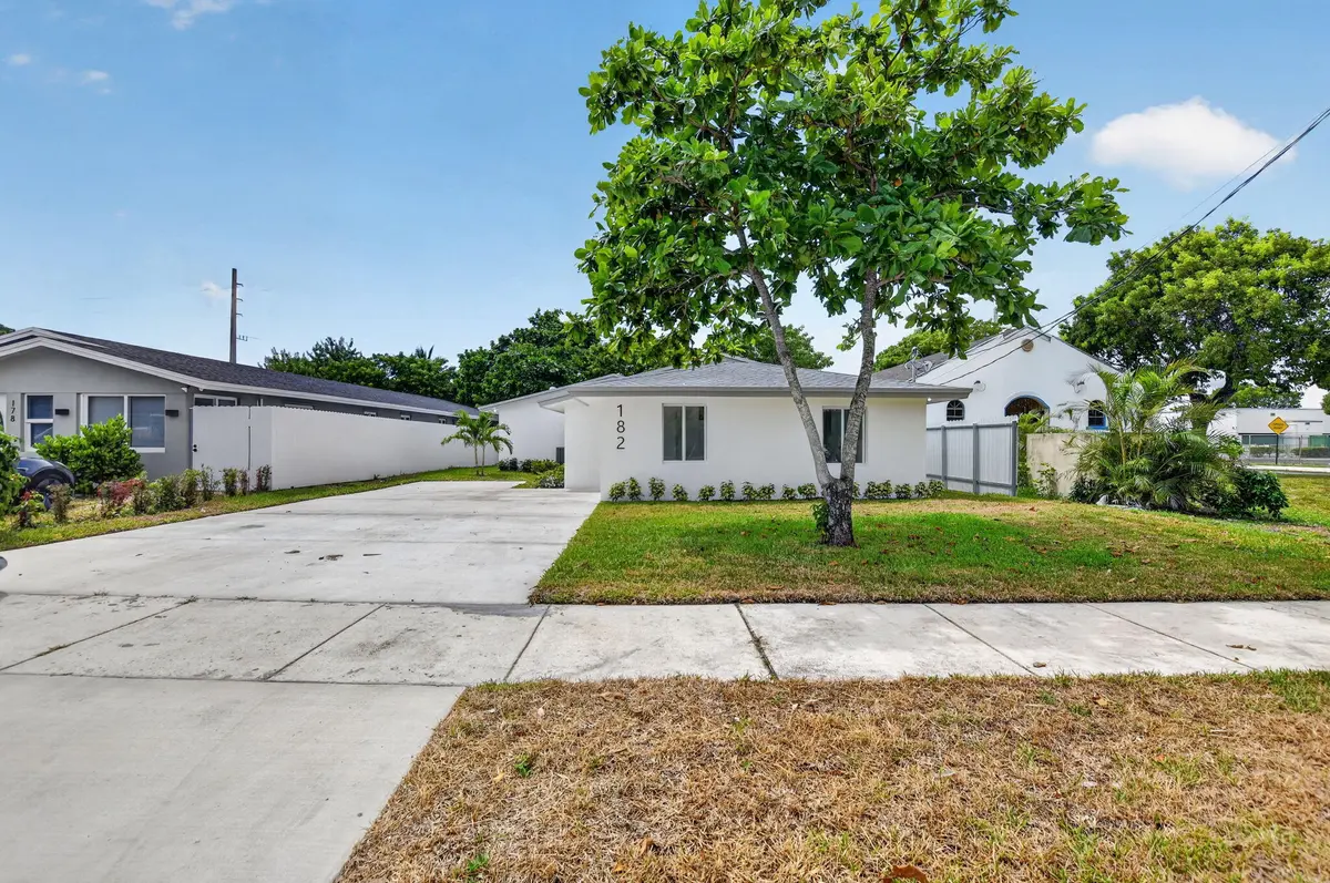1-web-or-mls-DSC_1772 at 182 SW 6 Street, Deerfield Beach