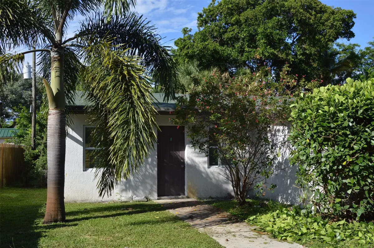 Photo 5 at 823 NE 14th Court, Fort Lauderdale