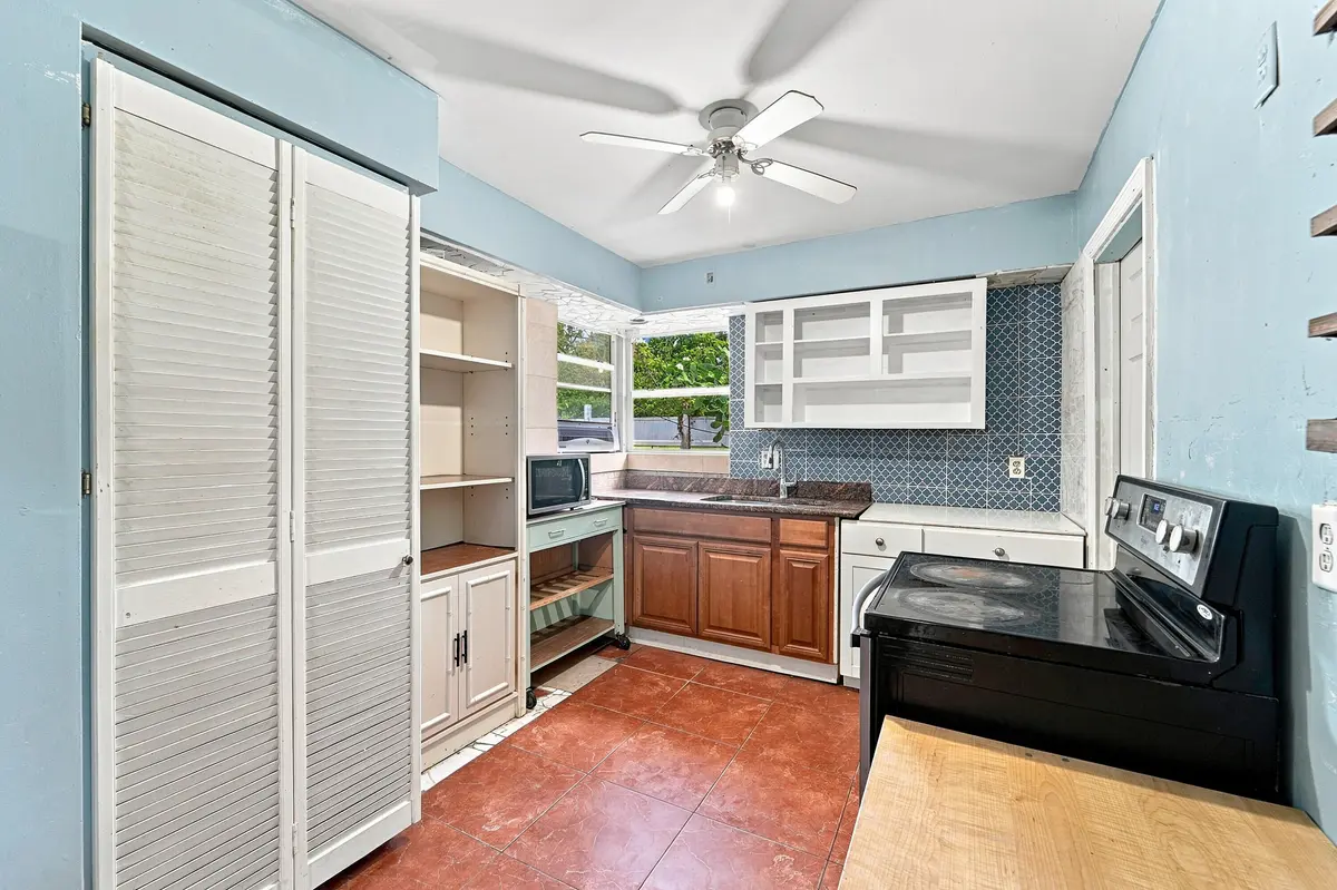 06_kitchen at 4031 NW 7th Avenue, Deerfield Beach