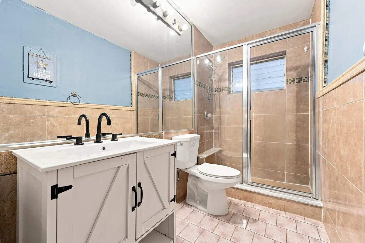 10_primary bathroom at 4031 NW 7th Avenue, Deerfield Beach