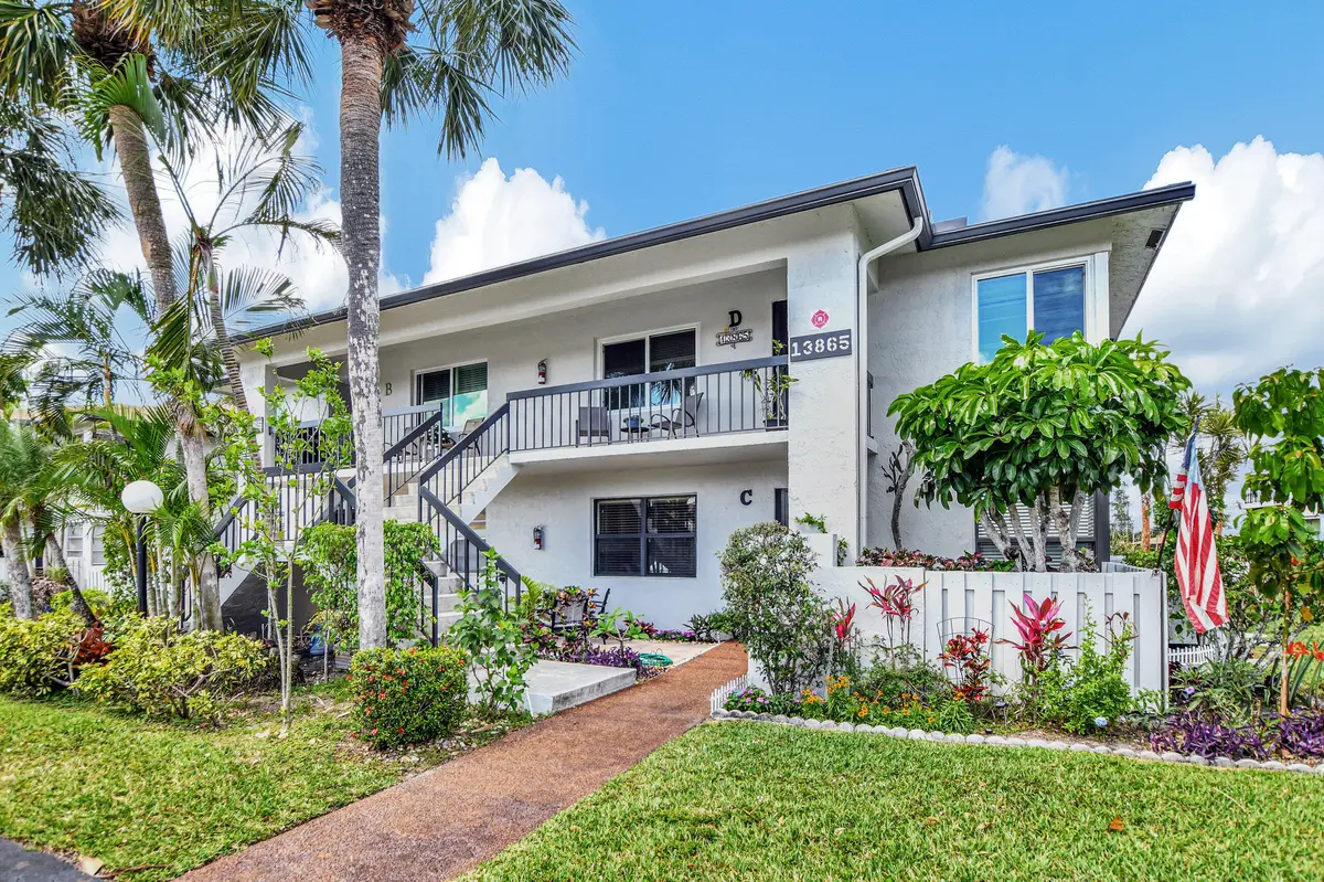 Corner unit at 13865 Royal Palm Court C, Delray Beach