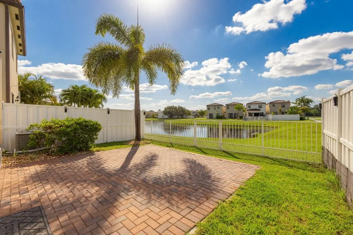 5-web-or-mls-jUdeg at 3002 Butternut Lane, Riviera Beach