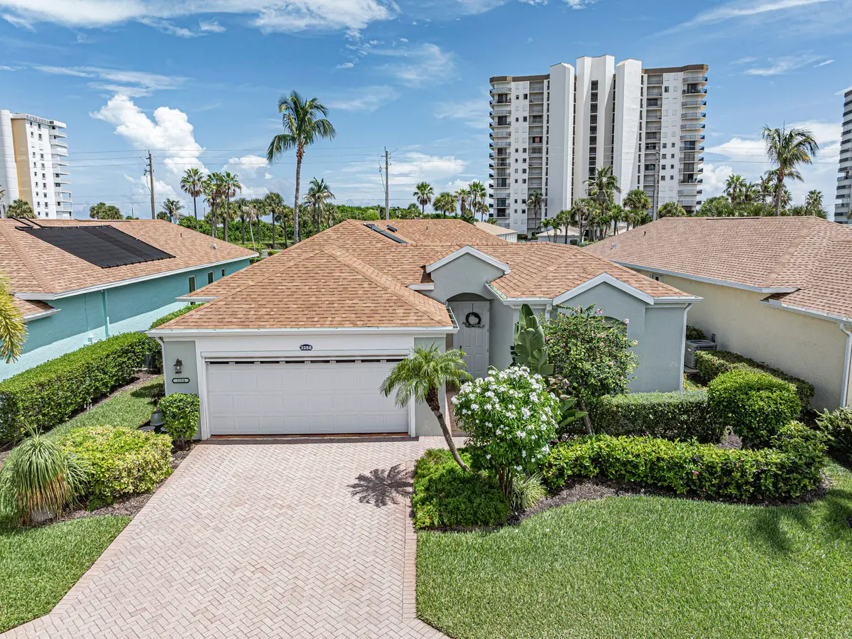 Front Showing Yard at 3258 LAKESHORE Drive, Fort Pierce