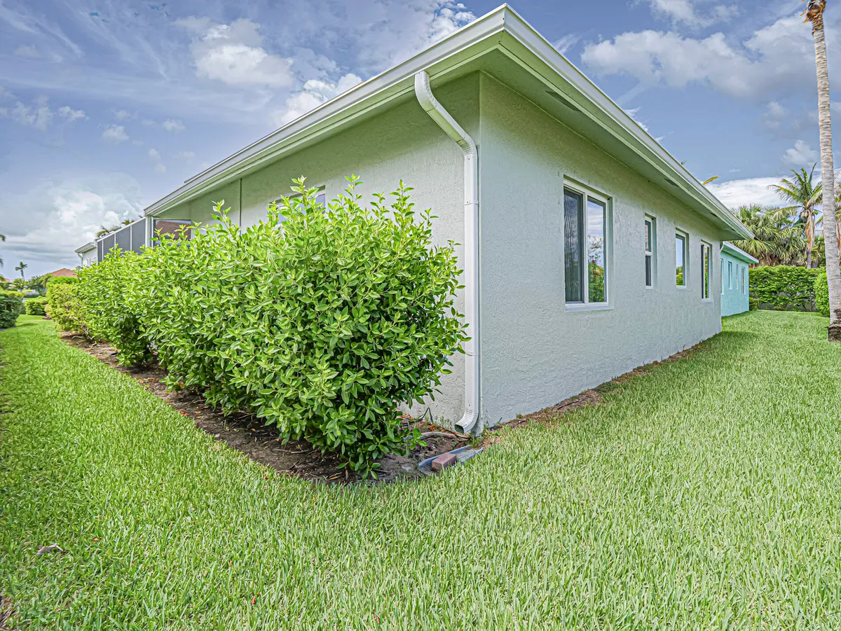 Yard at 3258 LAKESHORE Drive, Fort Pierce