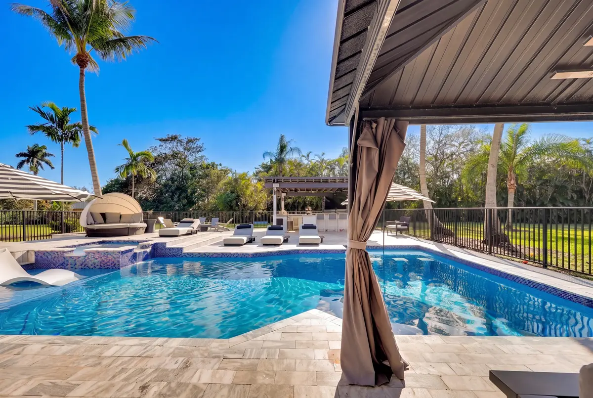 viv1012 at 3541 Carlton Lane, Davie