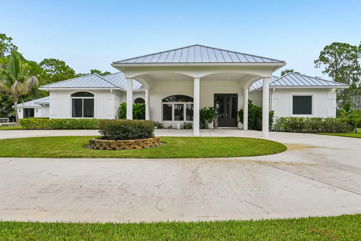 Circular Drive at 14819 Broken Arrow Place, Palm Beach Gardens
