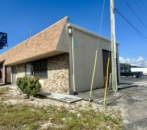 IMG_3383 (1) at 4493 NW 8th Avenue 8, Oakland Park