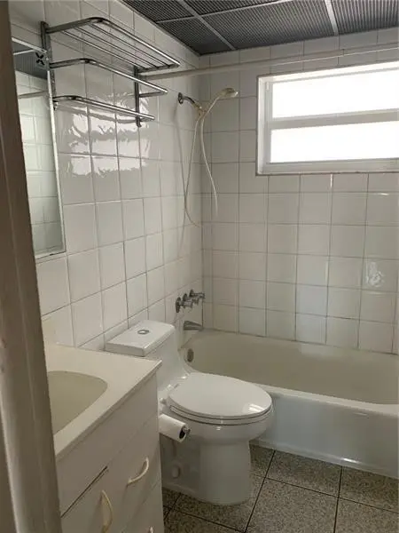 Photo 4 at 525 MERIDIAN Avenue 306, Miami Beach