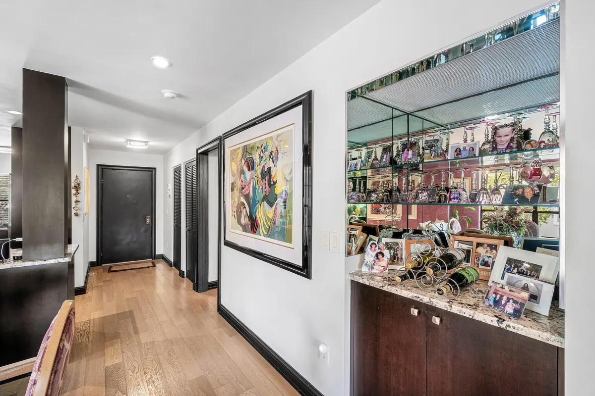 foyer/bar at 7 SOUTHPORT Lane H, Boynton Beach