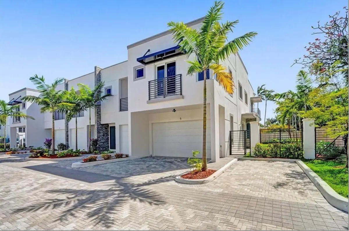 Photo 6 at 815 NE 17th Avenue 5, Fort Lauderdale