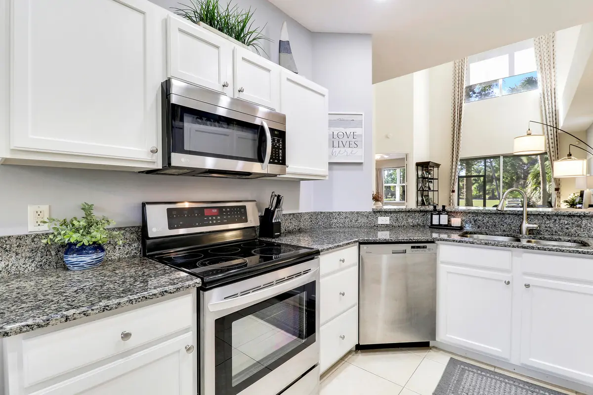 Kitchen at 7024 Torrey Pines Circle, Port St. Lucie
