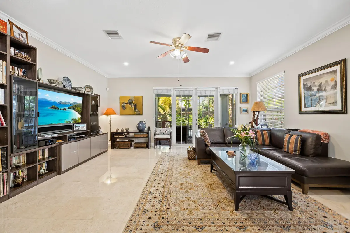 10-web-or-mls-DSC_2278 at 703 SW 16TH Court 703, Fort Lauderdale