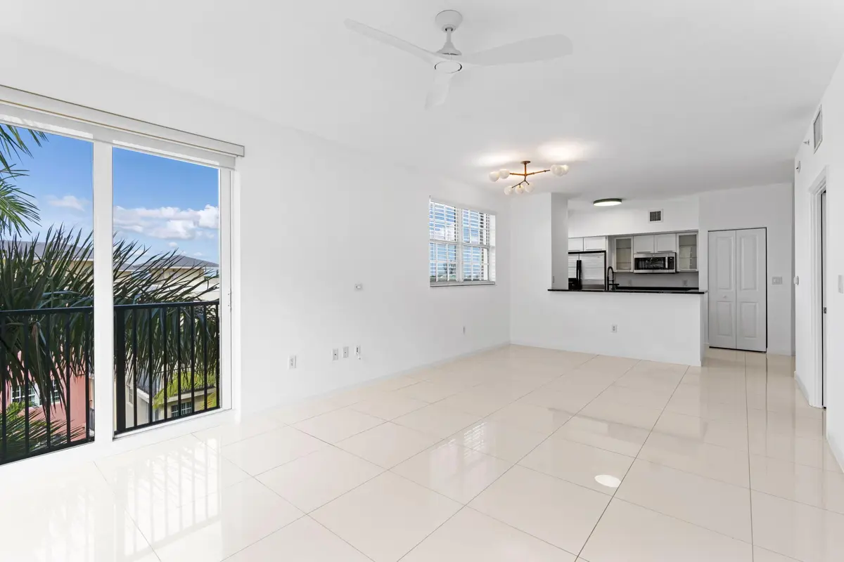 Dining Area at 235 NE 1ST Street 505, Delray Beach