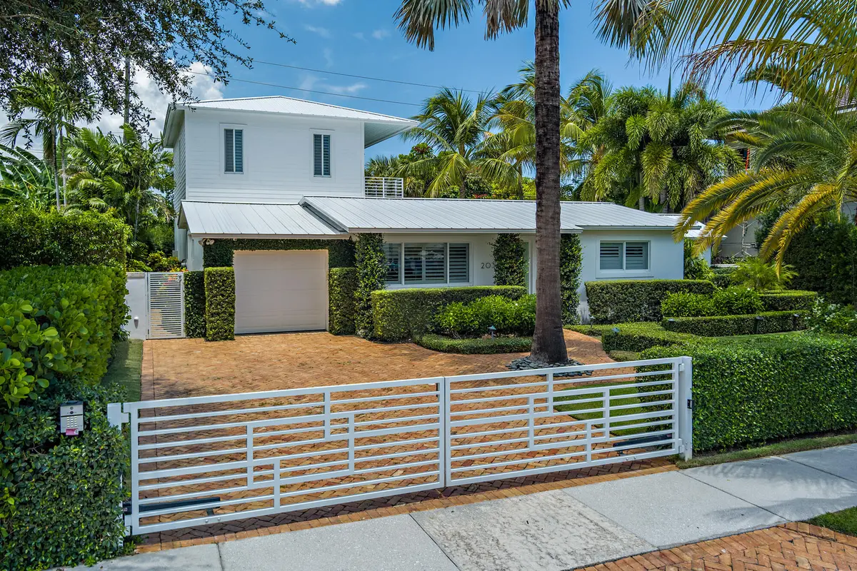 low-2 at 203 Arlington Road, West Palm Beach