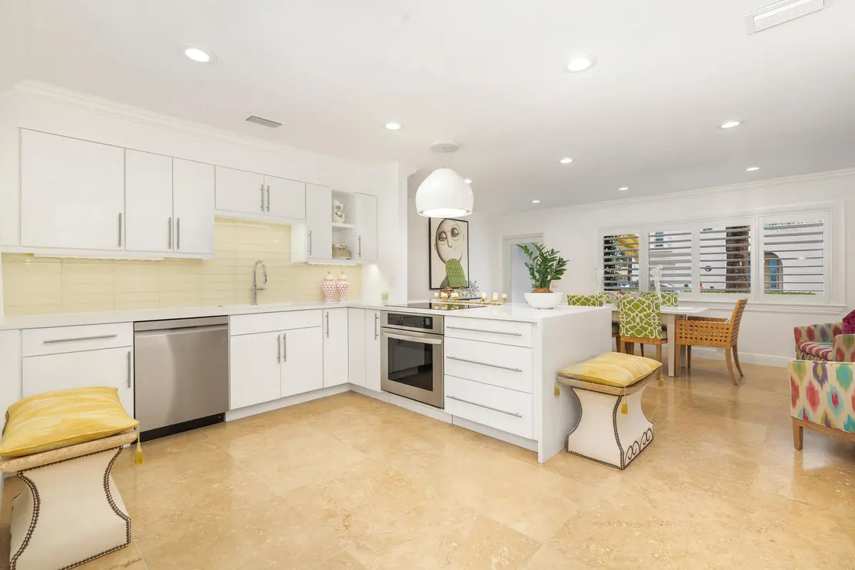 low-17 at 203 Arlington Road, West Palm Beach