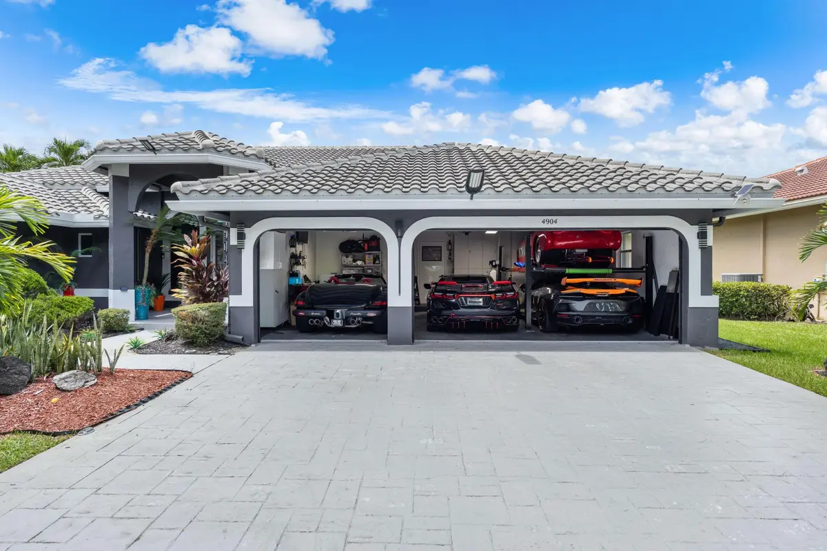 AN6A9100 at 4904 NW 110TH Terrace, Coral Springs