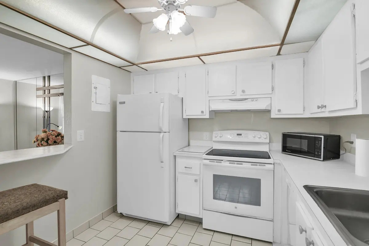 Kitchen at 359 Saxony Trail H, Delray Beach