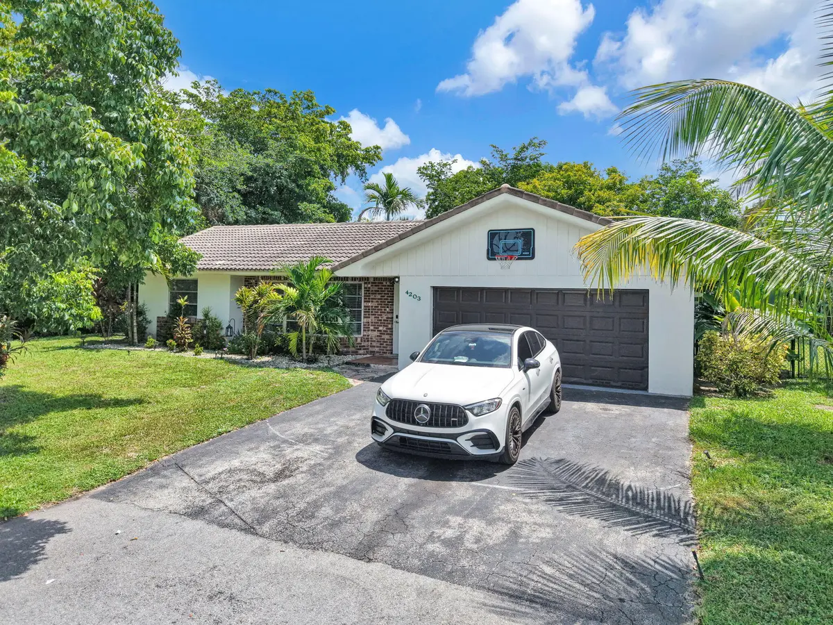 Front View at 4203 NW 75TH Avenue, Coral Springs