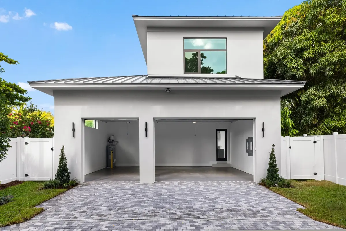 Garage 2 at 827 SE 2nd Avenue, Delray Beach