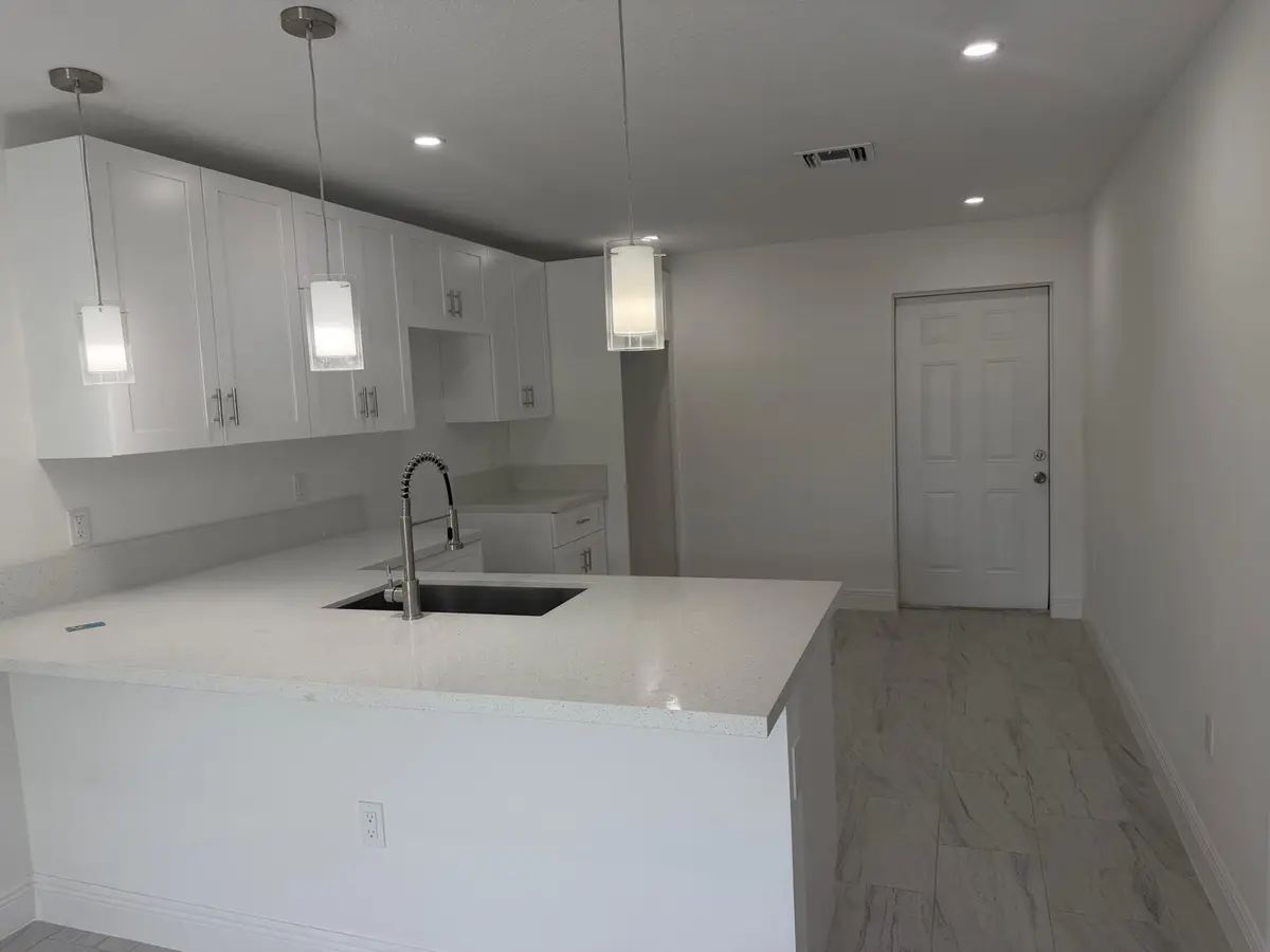17d6c248-1df3-4729-b6ab-38595507e8c6 at 4880 Alberta Avenue B, West Palm Beach