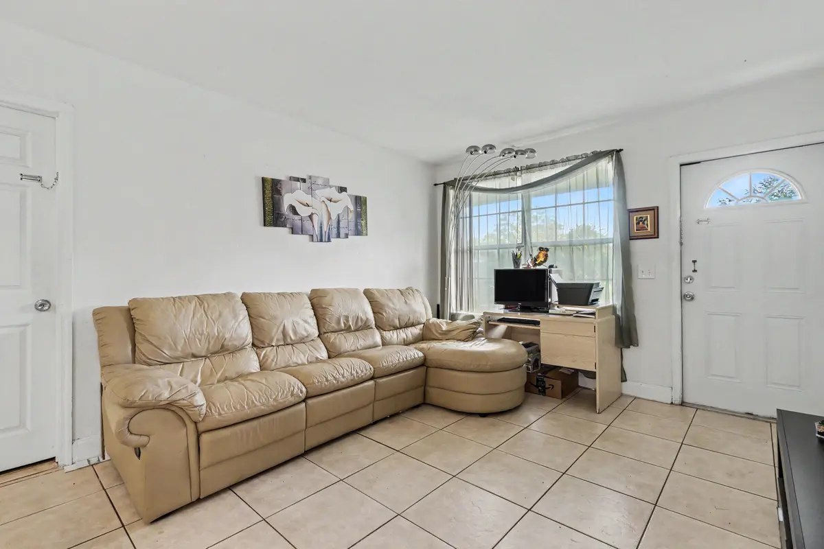 6714-10 at 6714 ATLANTA Street, Hollywood