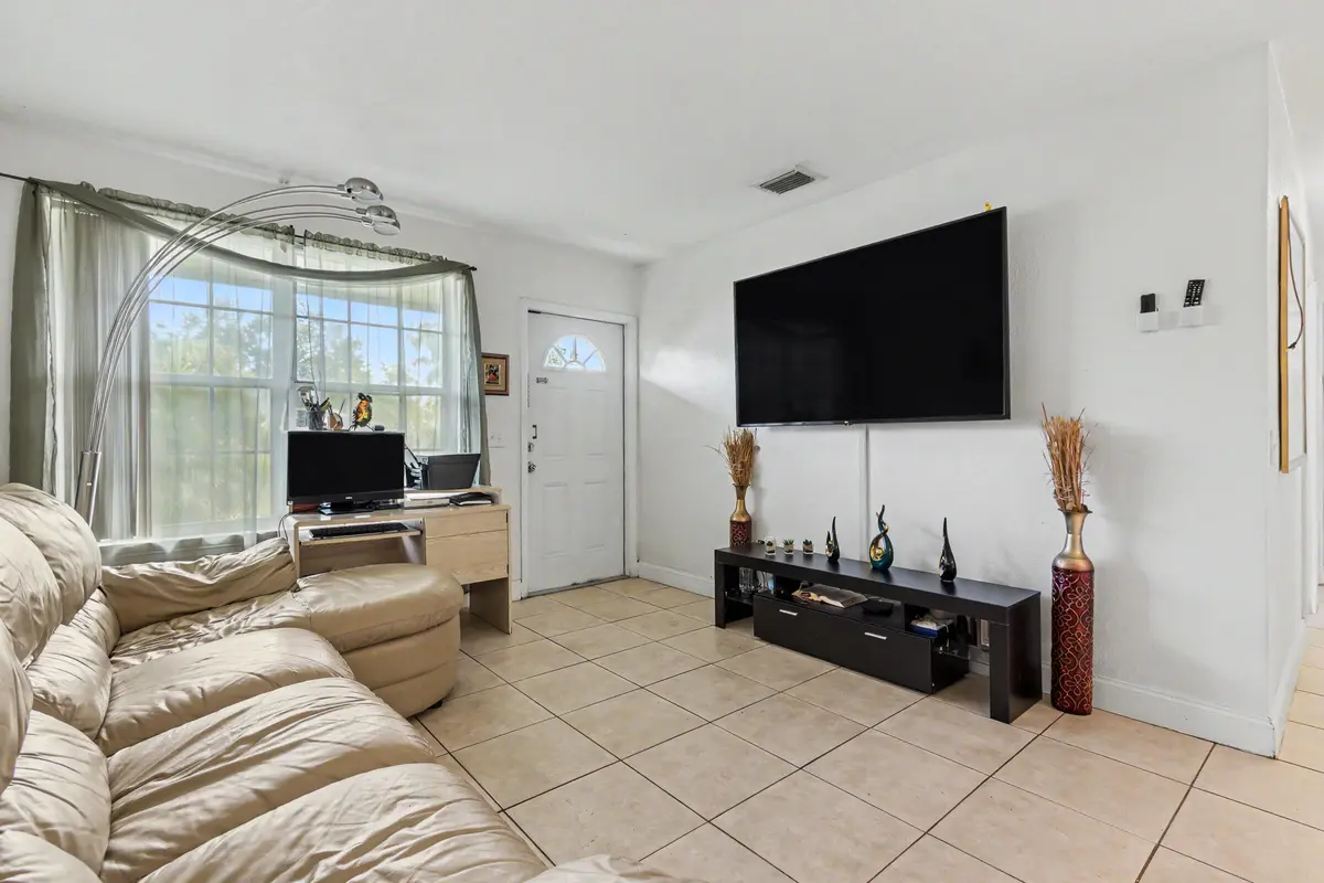 6714-11 at 6714 ATLANTA Street, Hollywood